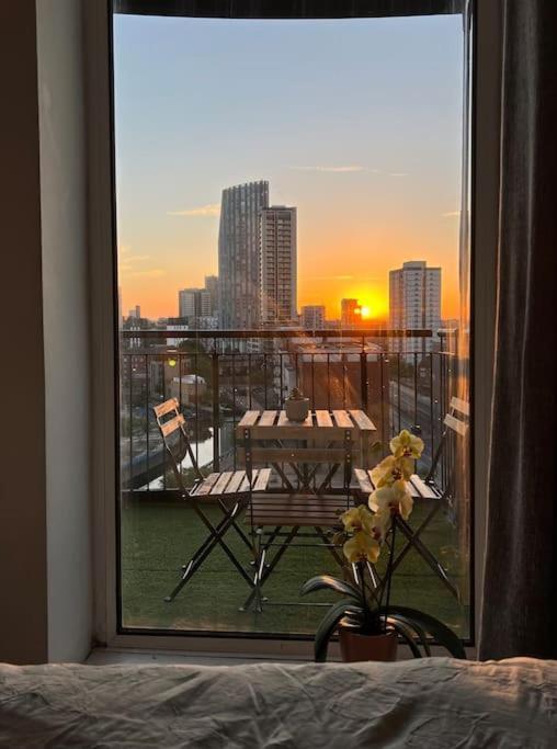 Cozy Flat With Balcony Londres Exterior foto